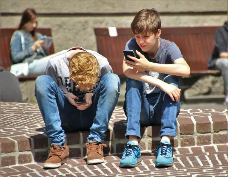 EL ROL DE LOS PADRES ANTE LOS CONFLICTOS EMOCIONALES DE LOS ADOLESCENTES