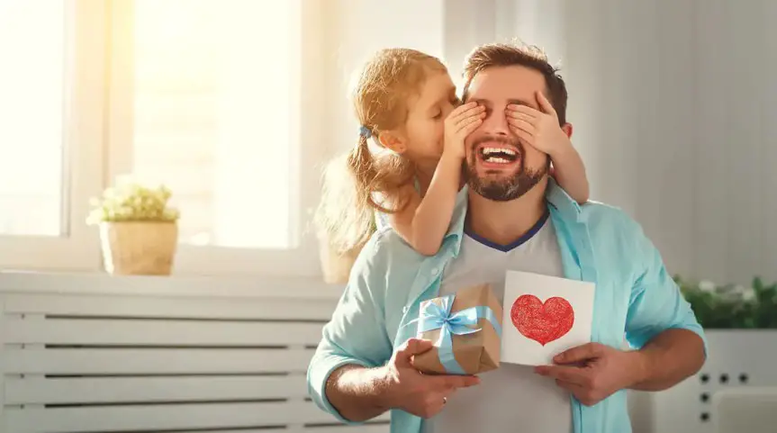ADQUIERE UNA SERIE DE BOSQUEJOS PARA PREDICAR EN EL DIA DEL PADRE (12 Bosquejos Bíblicos para Honrar a los Padres en su Día)